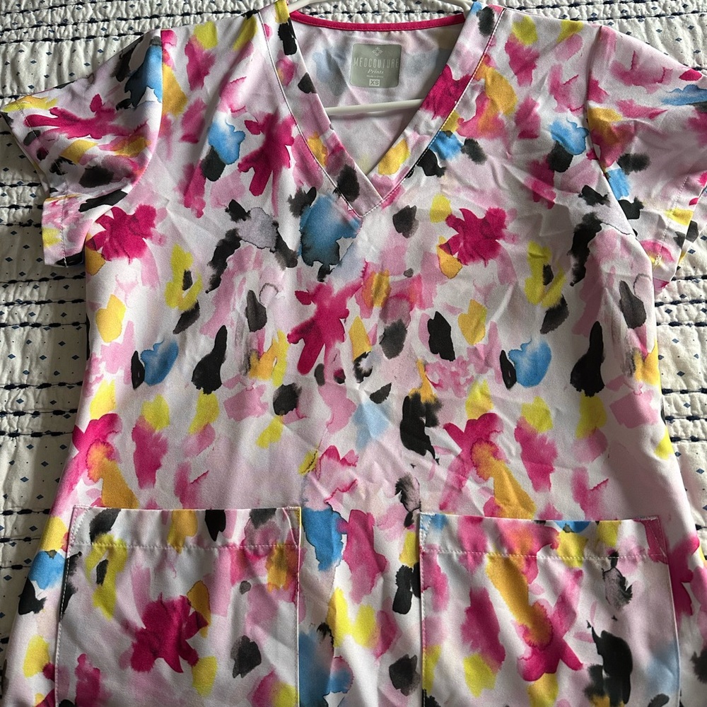 Med Couture Abstract colorful Scrub Top - X SMALL